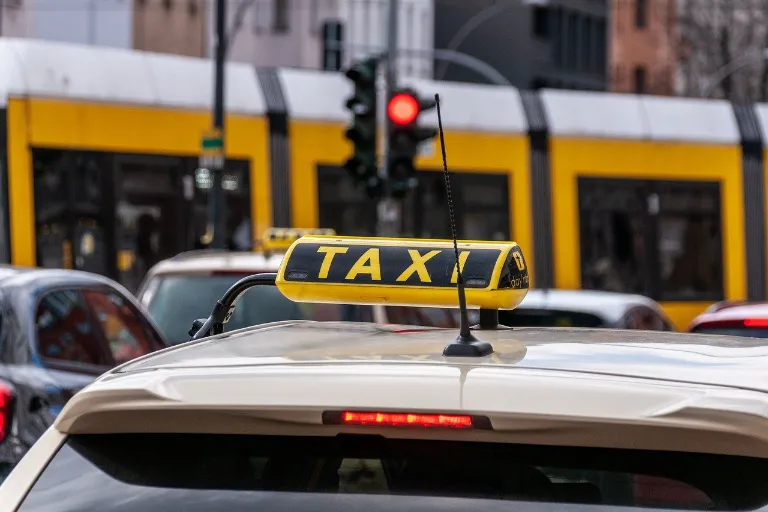 doprava na letiste taxi